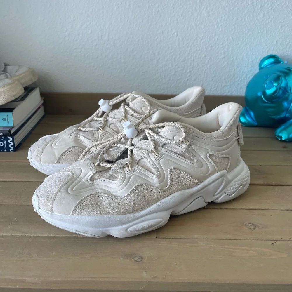 ADIDAS OZWEEGO BEIGE SIZE W7 - Picture 3 of 8